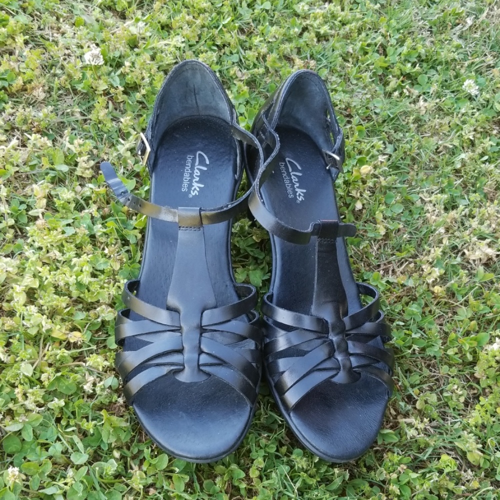 Clarks bendable leather sandals